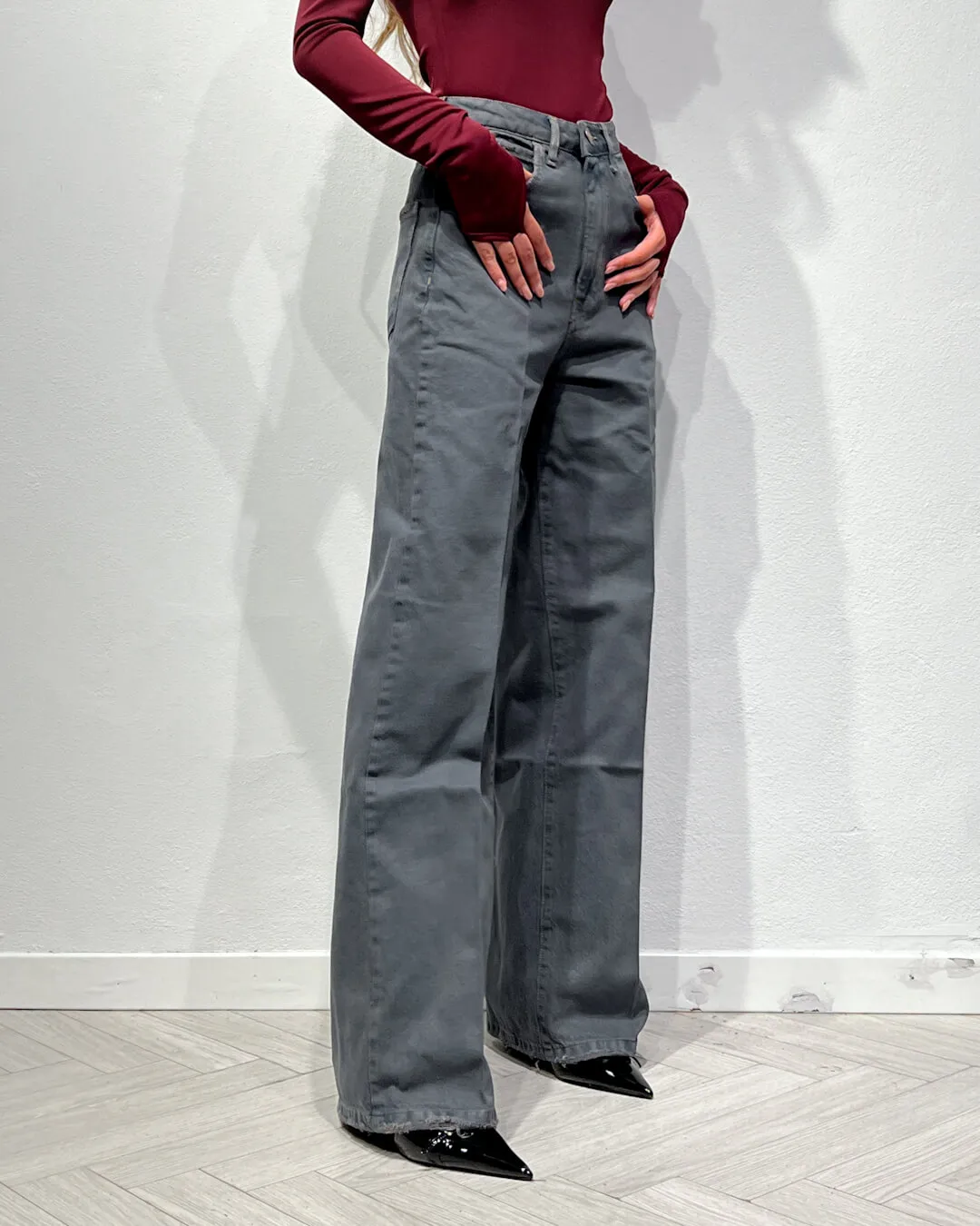 -JEANS STRAIGHT-LEG EFFETTO DELAVÉ – KOSTUMN°1