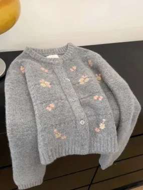 Autumn and winter sweet floral embroidery niche knitted cardigan for women new trendy style splicing hem design sweater