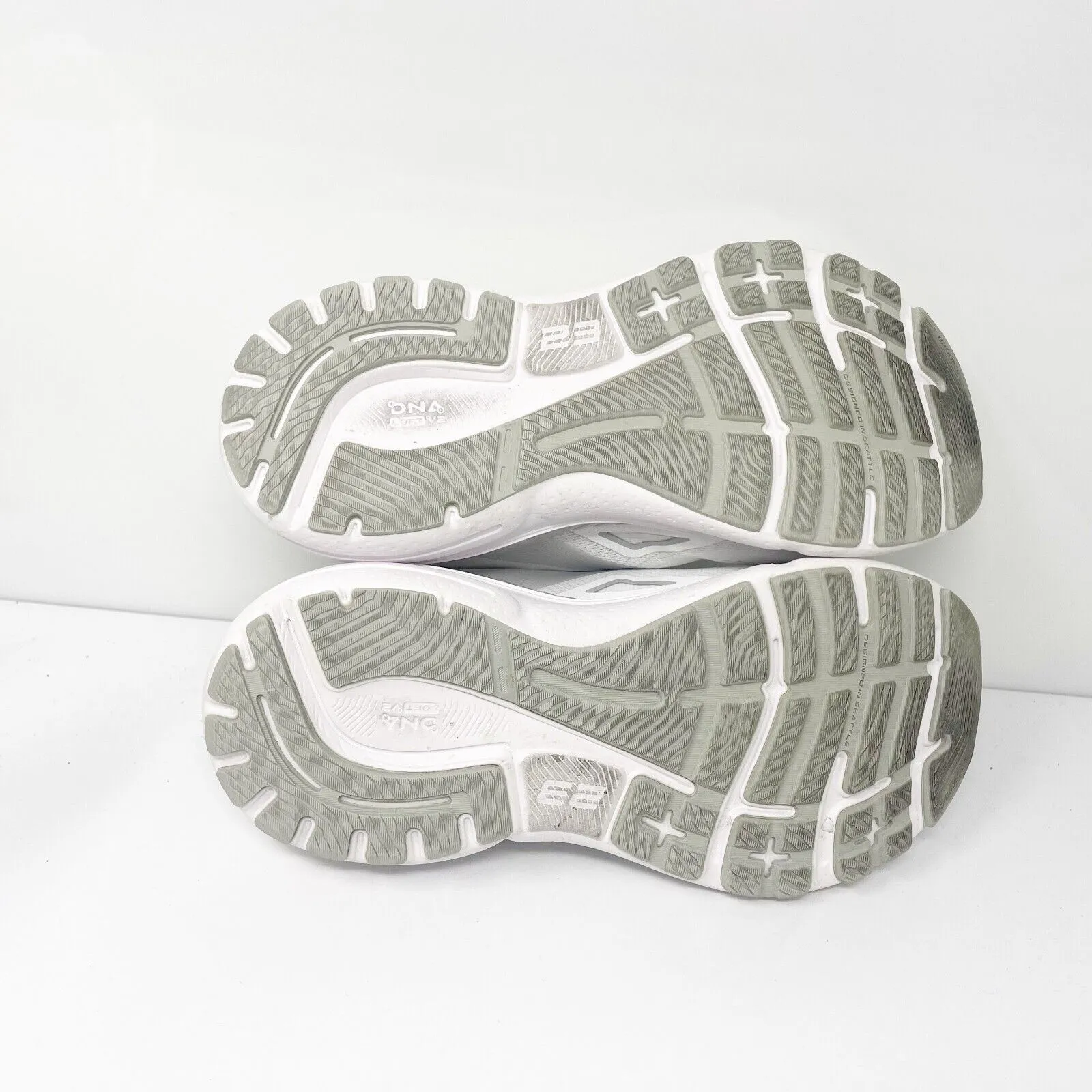 Brooks Womens Adrenaline GTS 23 1203811D104 White Running Shoes Sneakers 7.5 D