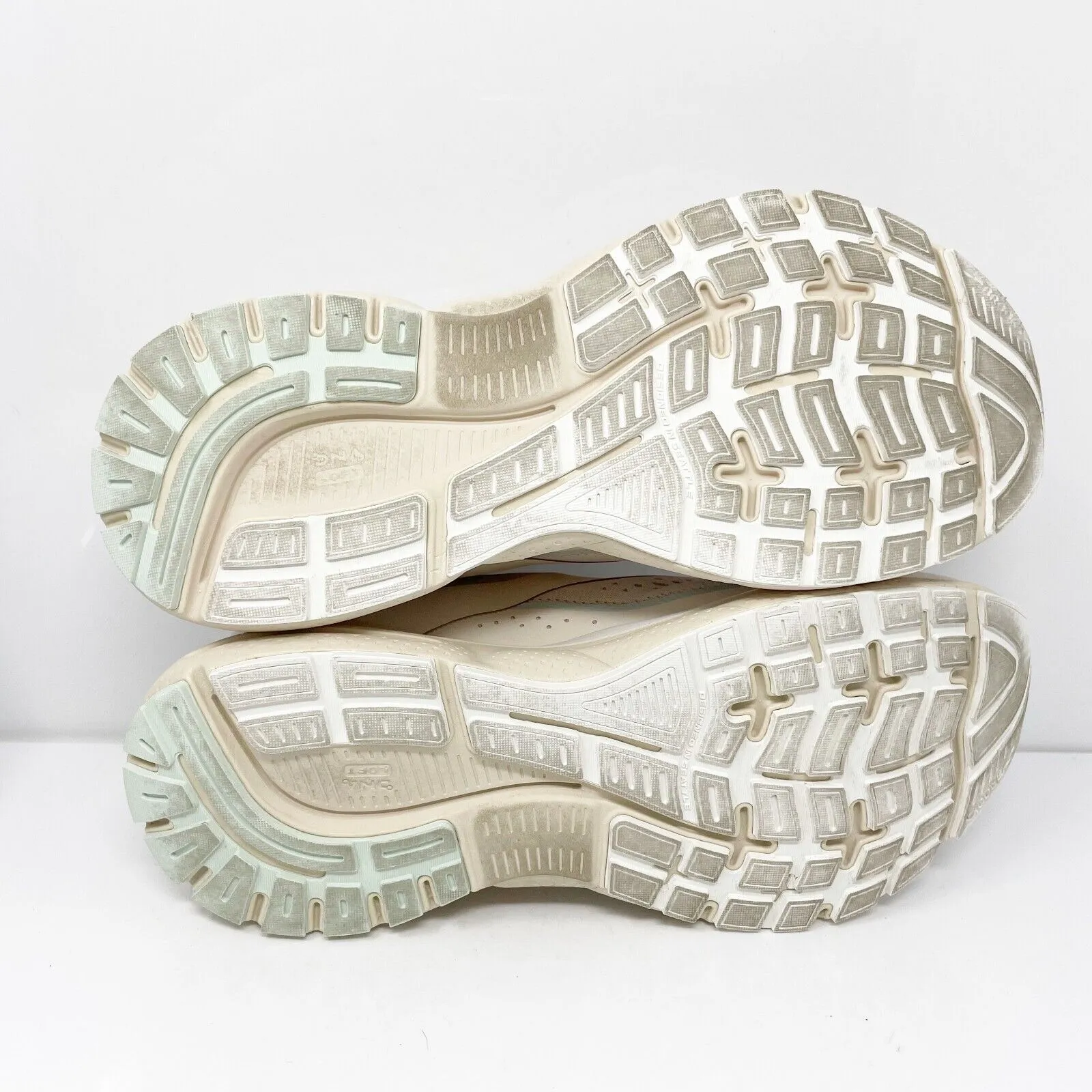 Brooks Womens Trace 3 1204011B270 White Running Shoes Sneakers Size 8.5 B