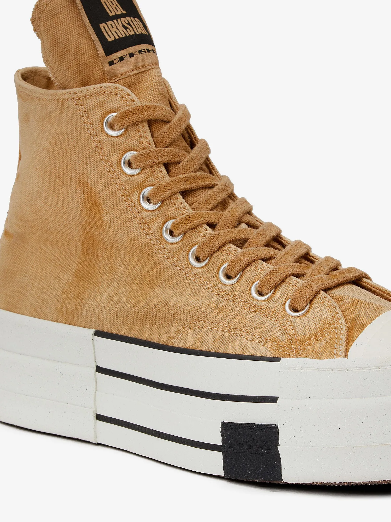 CHUCK TAYLOR