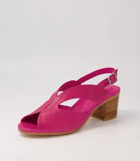 DJANGO & JULIETTE Bubba Fuchsia Leather Sandals