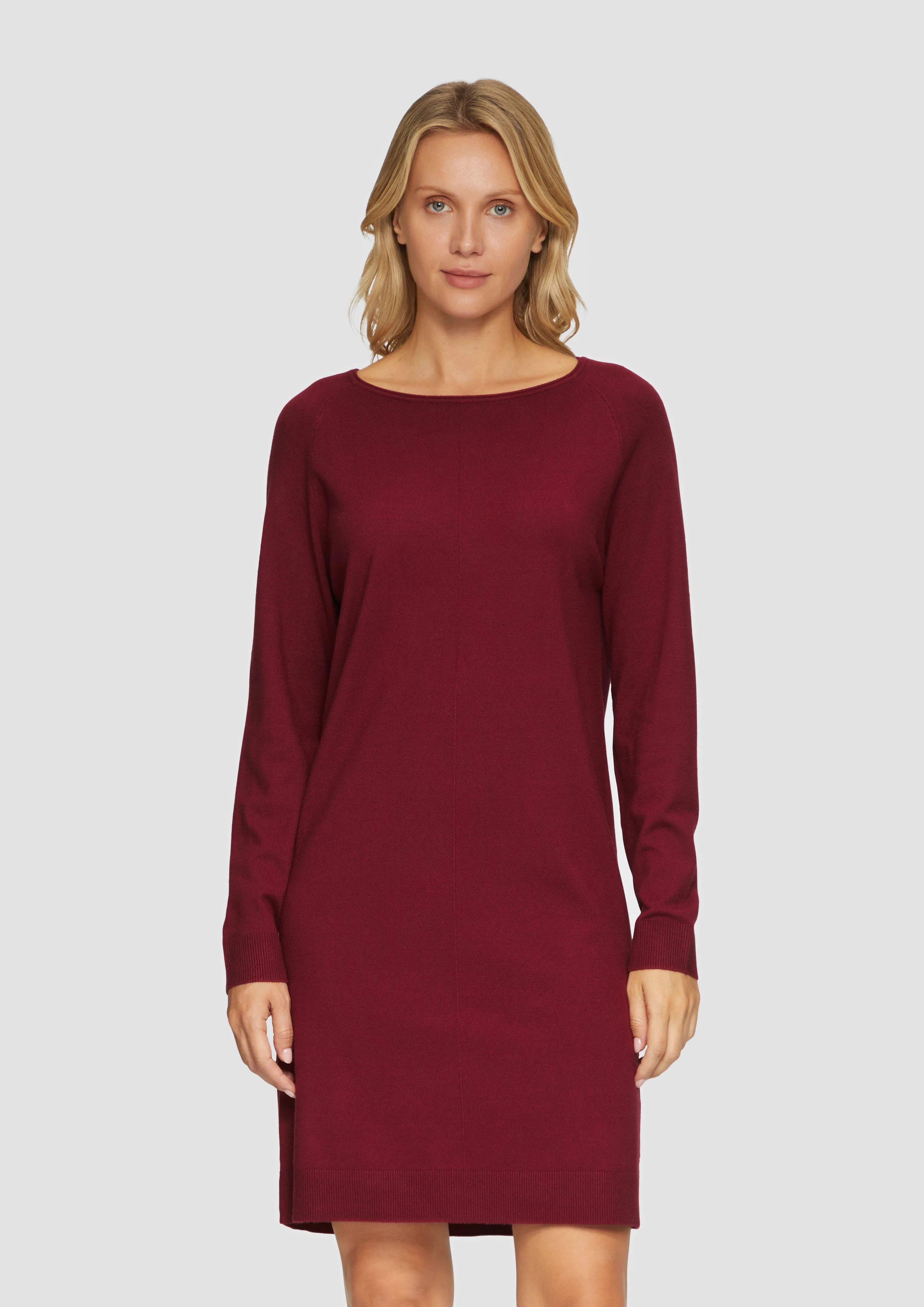 Fine knit dress with a bateau neckline