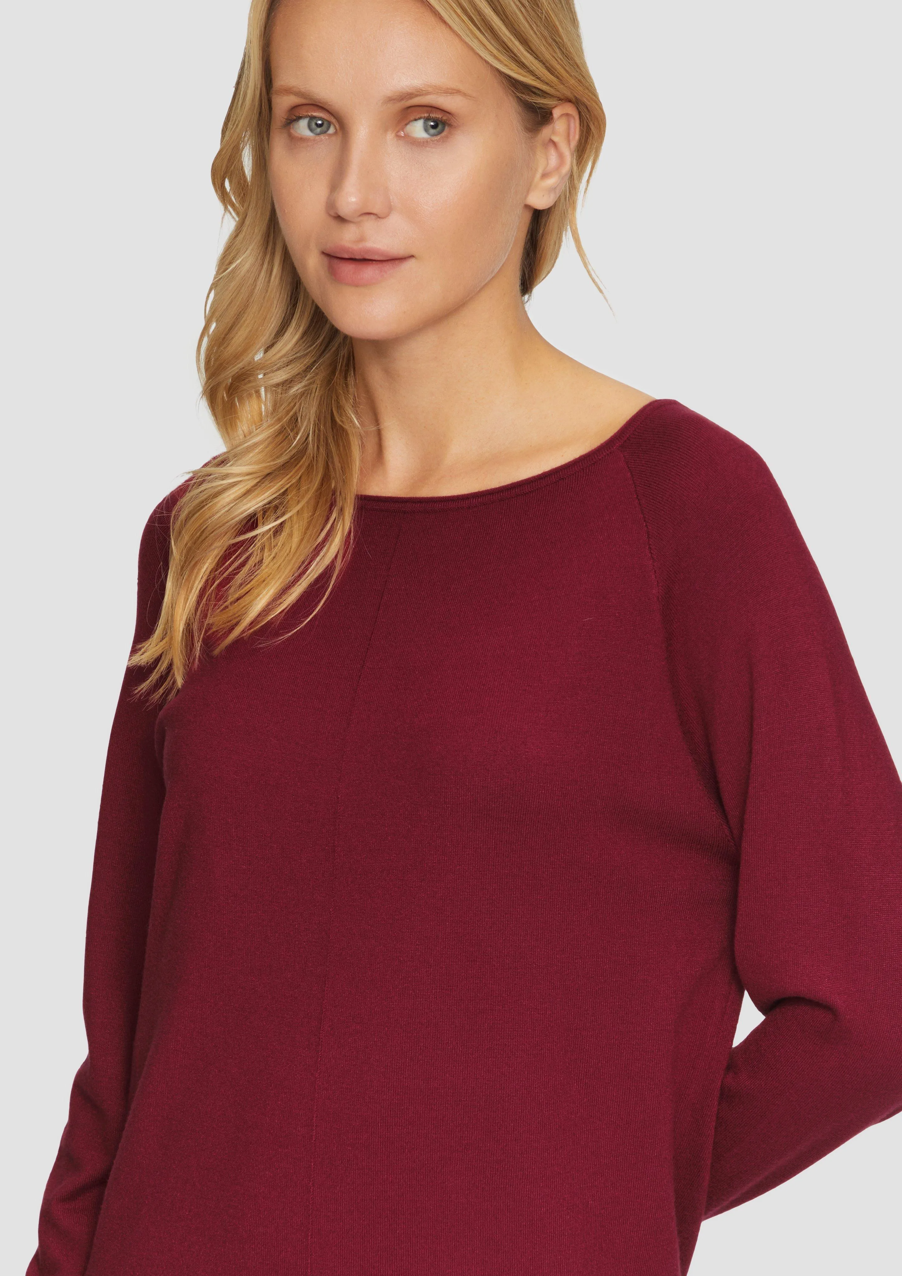 Fine knit dress with a bateau neckline
