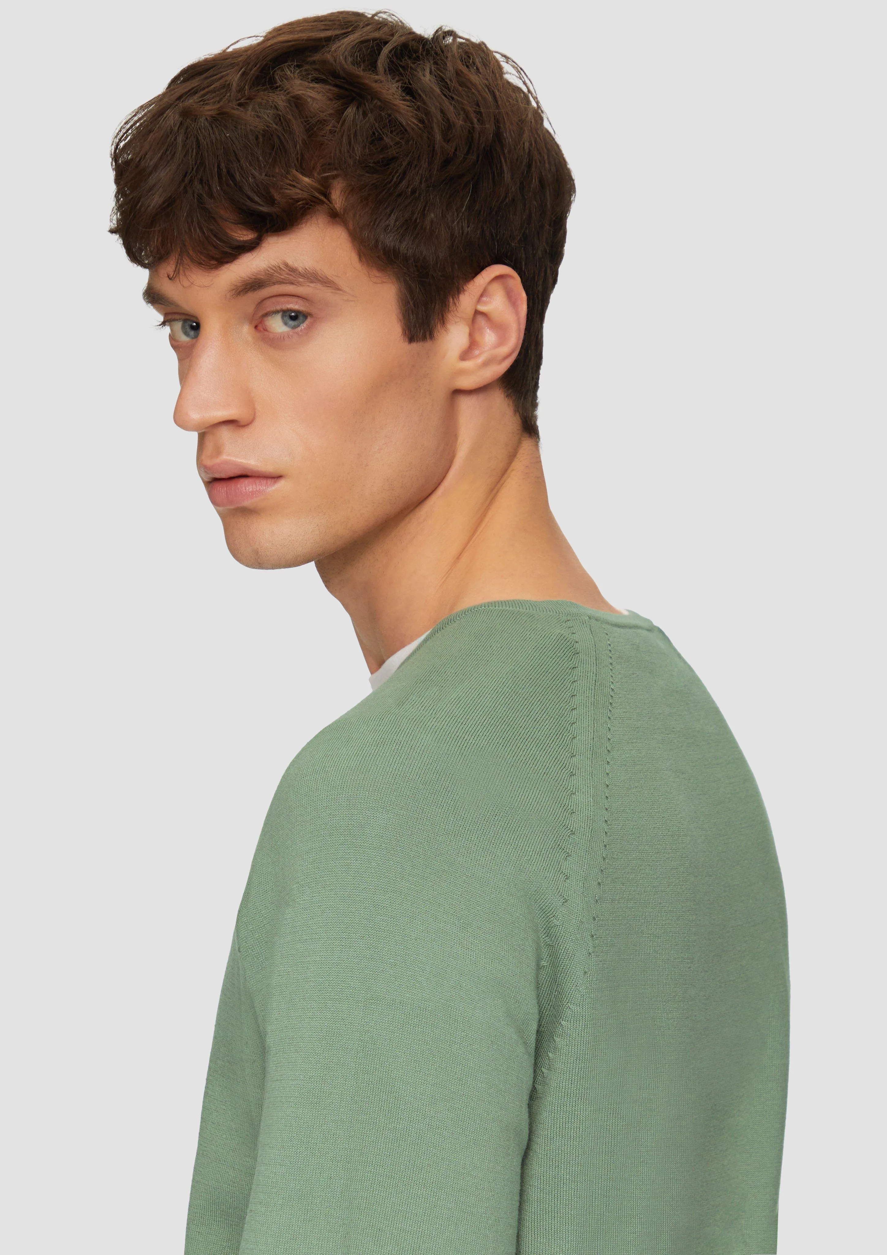 Fine knit jumper with raglan sleeves