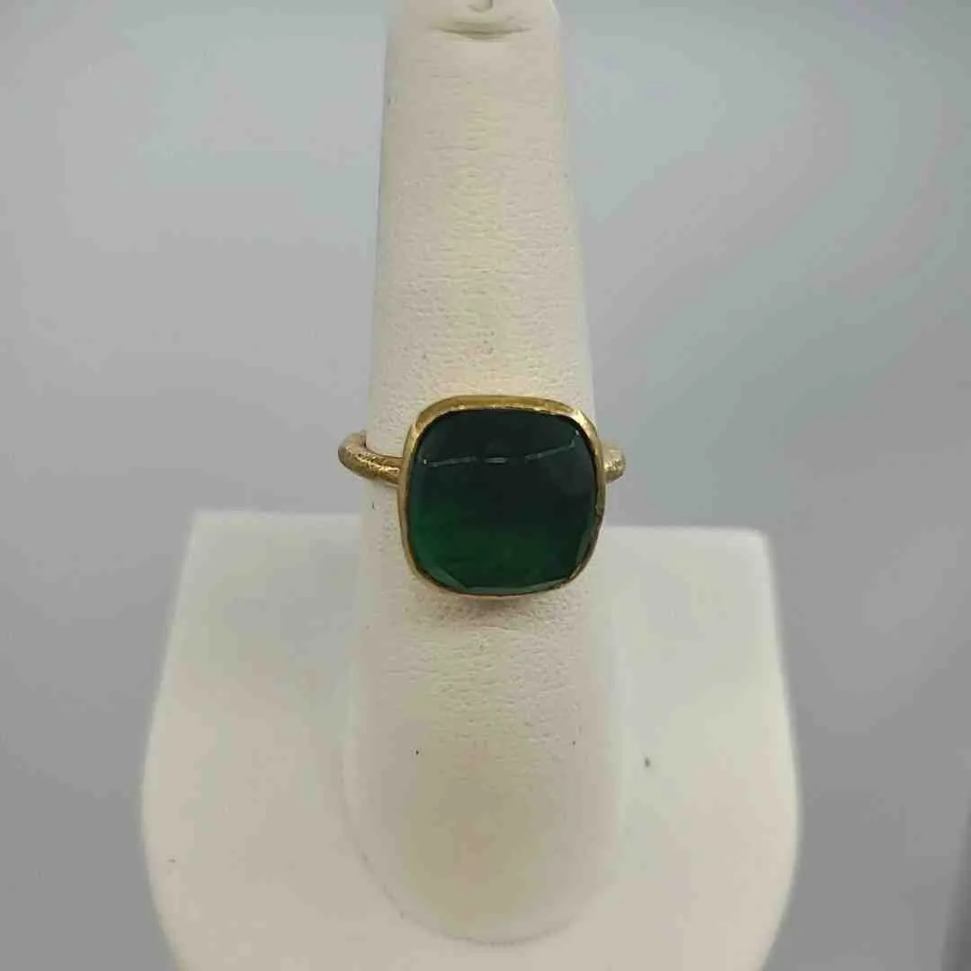 Goldtone Emerald Green Brushed Metal Faceted Ring Sz 7