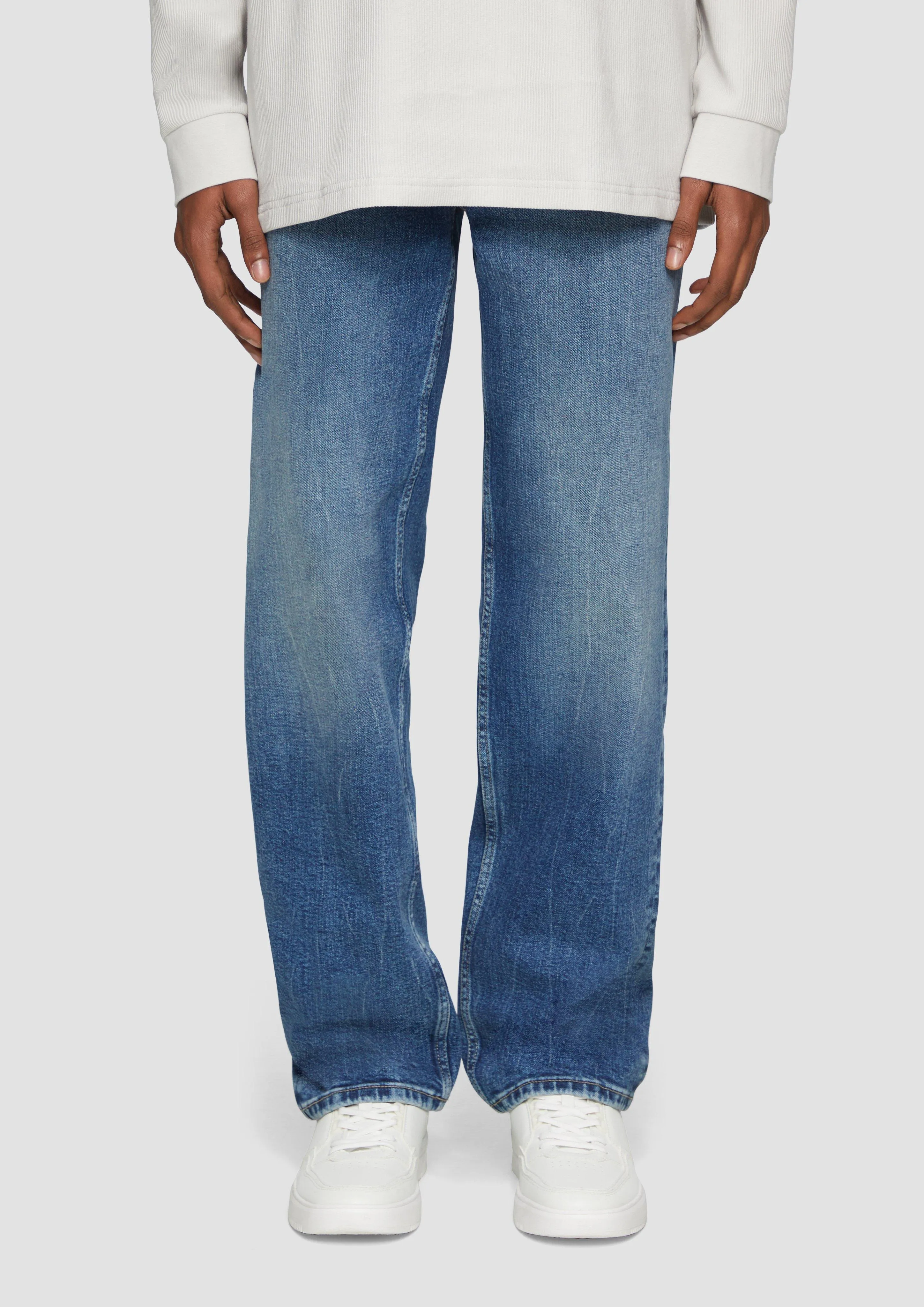 Jeans / loose fit / mid rise / straight leg
