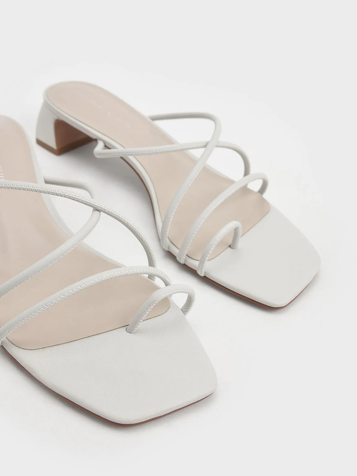 Meadow Strappy Toe Ring Sandals - White