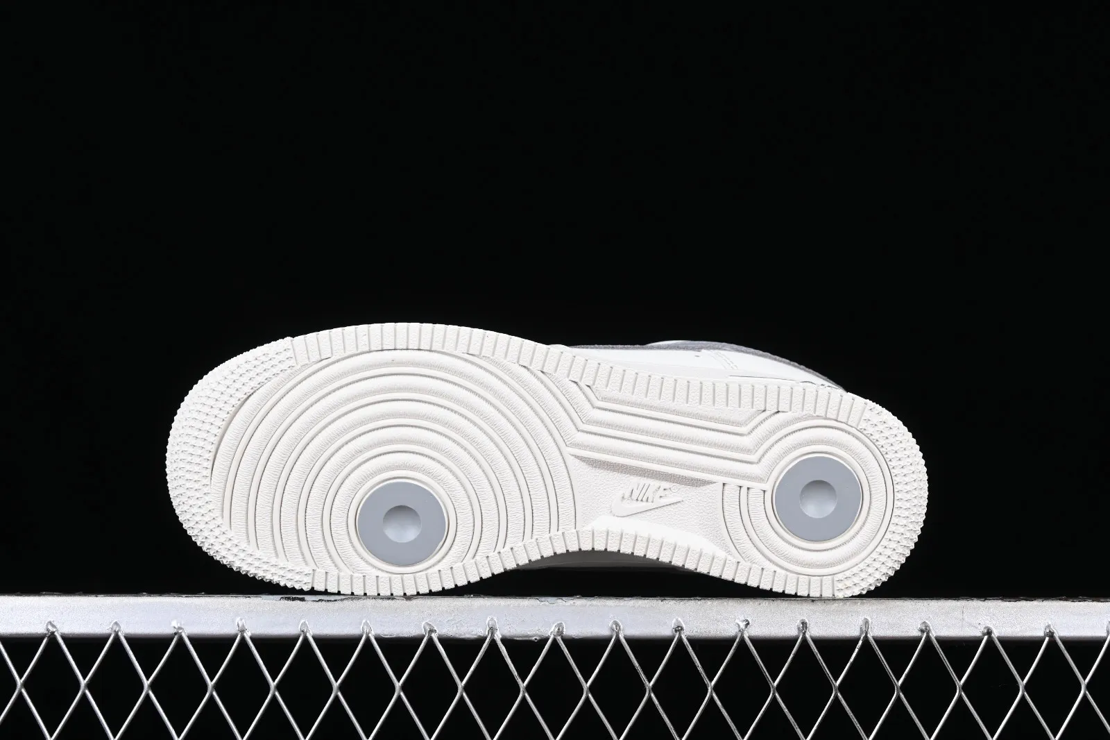 Nike Air Force 1 07 Low Light Grey White Gold DQ7658-106
