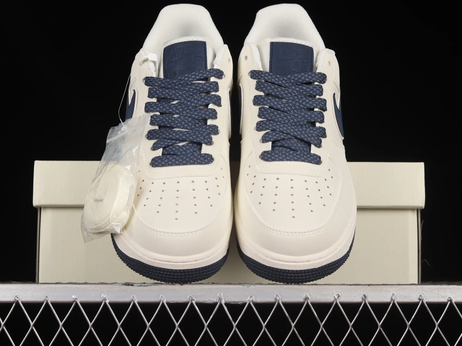 Nike Air Force 1 07 Low SE Beige Dark Blue GL6835-003