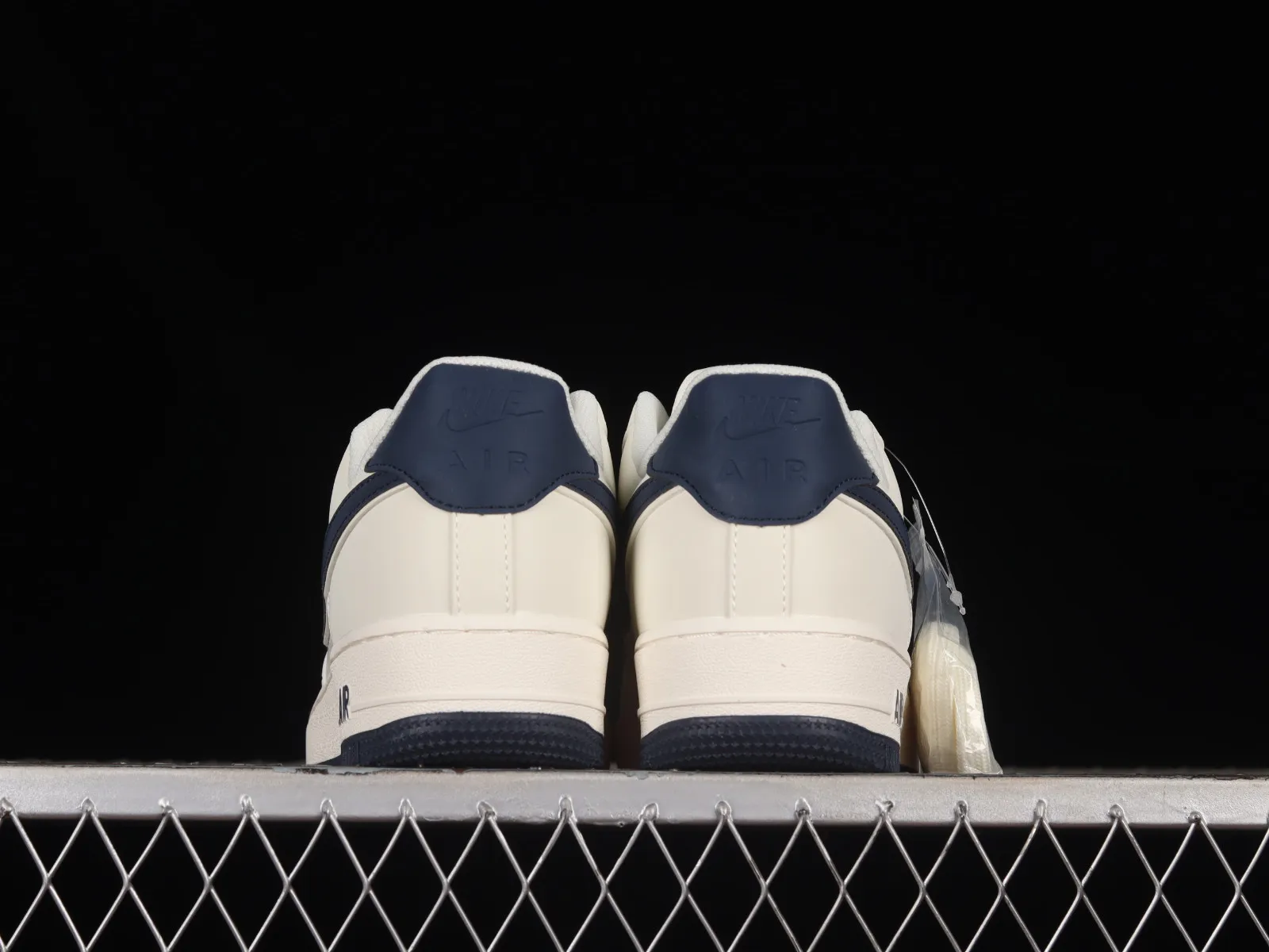 Nike Air Force 1 07 Low SE Beige Dark Blue GL6835-003