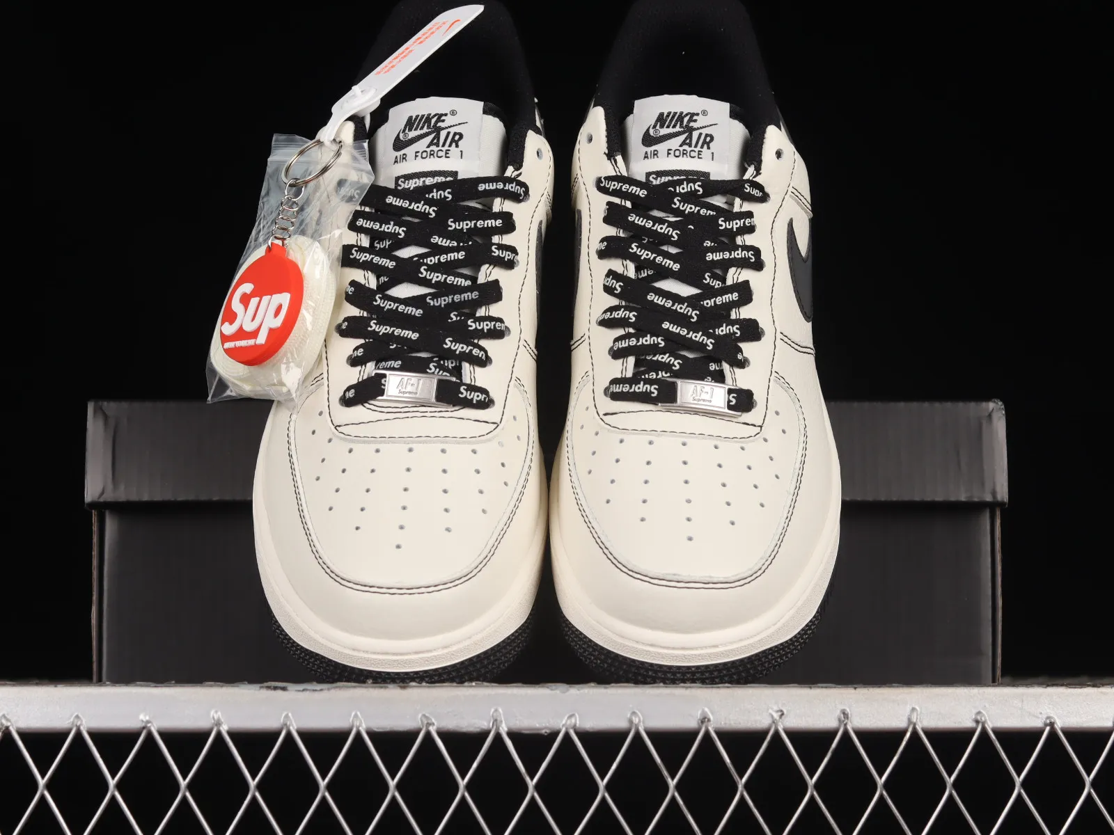 Supreme x Nike Air Force 1 07 Low Beige Black SU0220-003