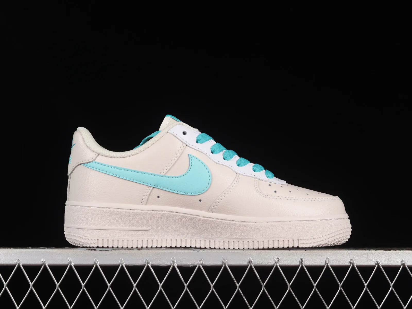Tiffany & Co. x Nike Air Force 1 07 Low SP Friends and Family Off-White DZ1382-211