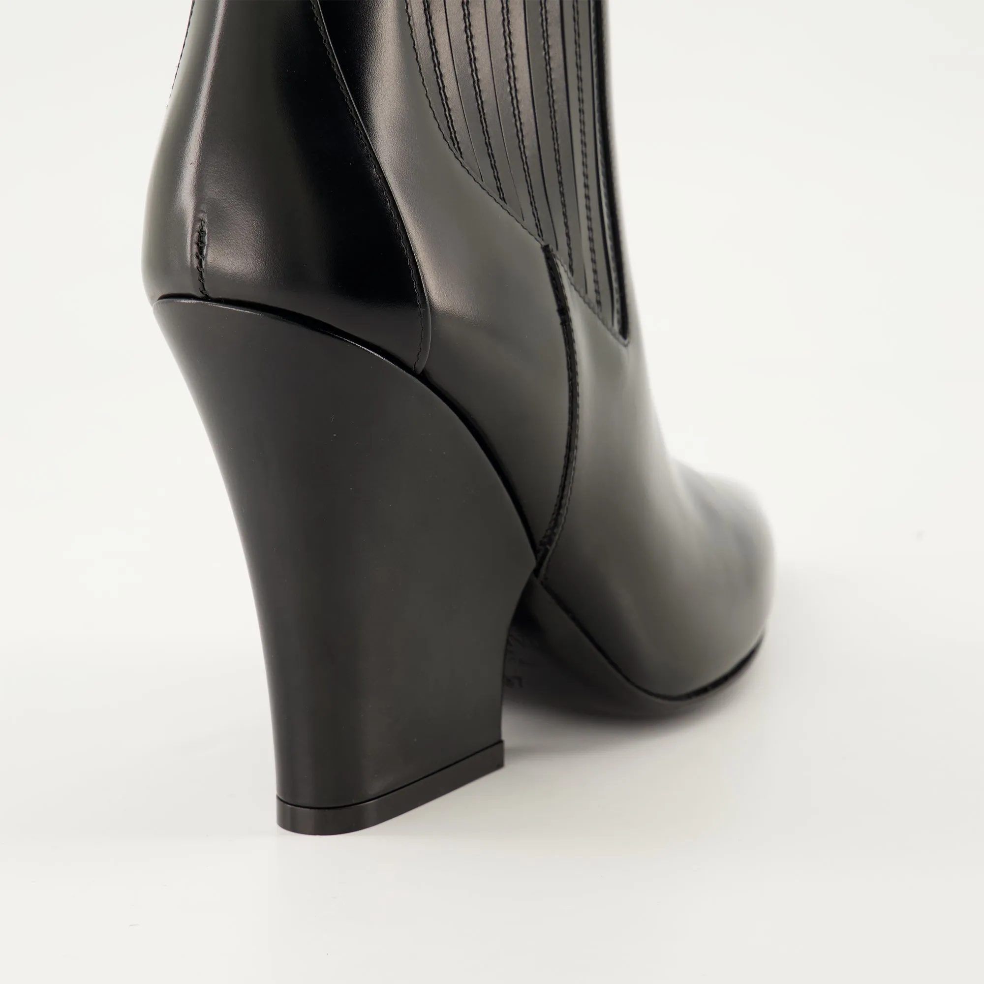 VLogo Leather Ankle Boots